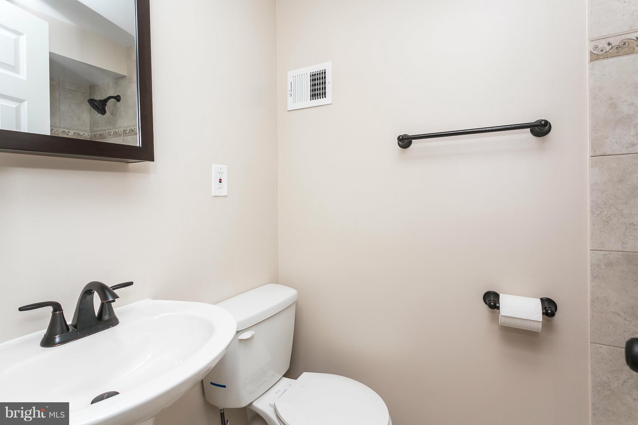 3816 Milford Mill Road Baltimore, MD 21244 - Photo 21 of 27 Bath