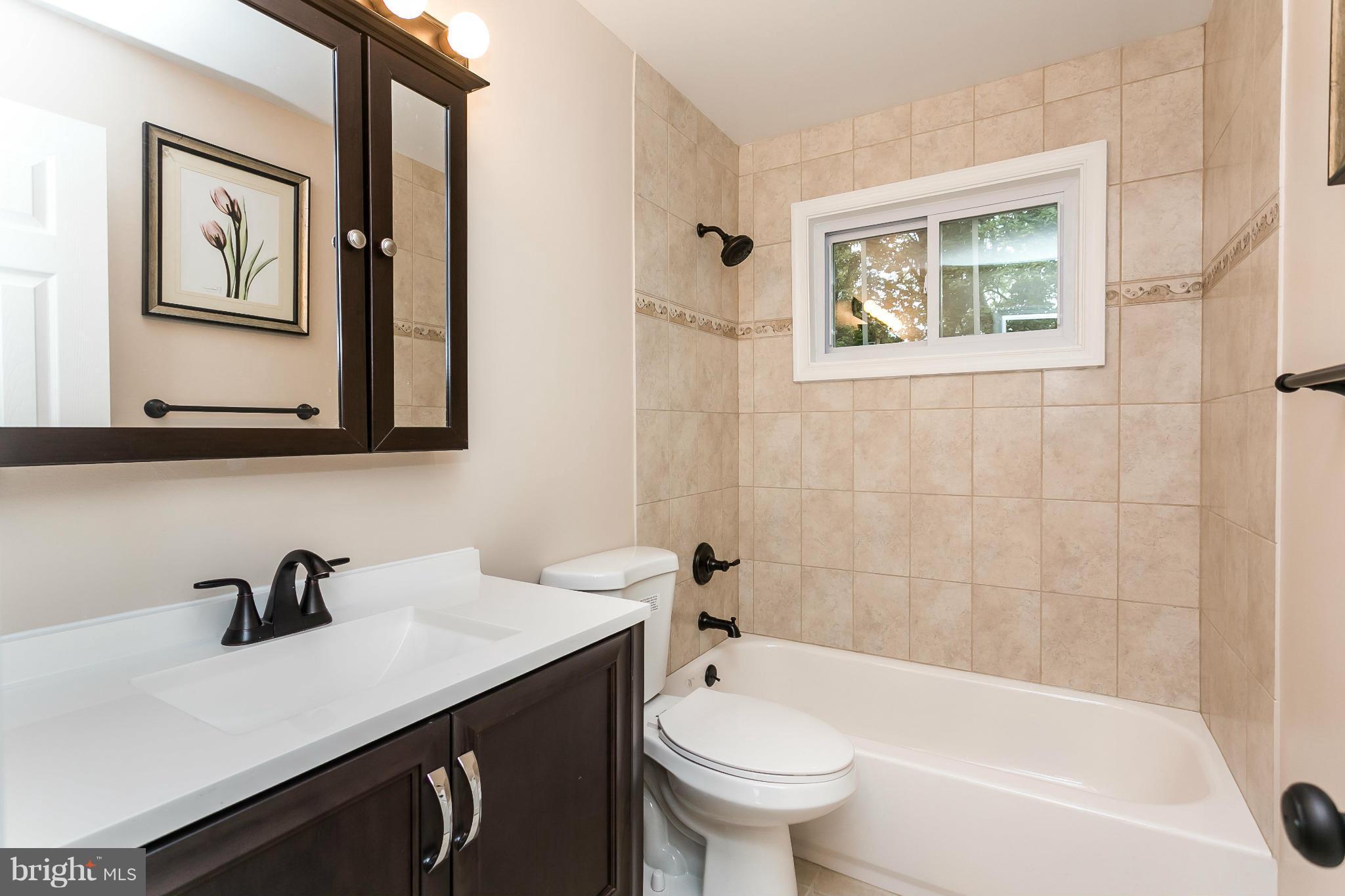 3816 Milford Mill Road Baltimore, MD 21244 - Photo 9 of 27 Bath