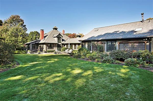 44 Old England Road Newton, MA 02467 - Photo 8 of 11