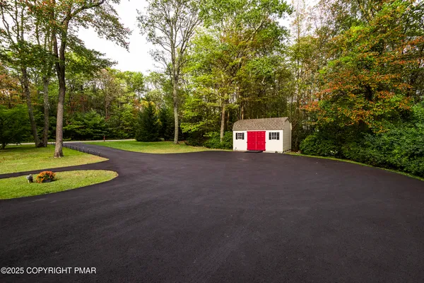 $615,900 | 218 Evergreen Court, Saylorsburg, PA 18353