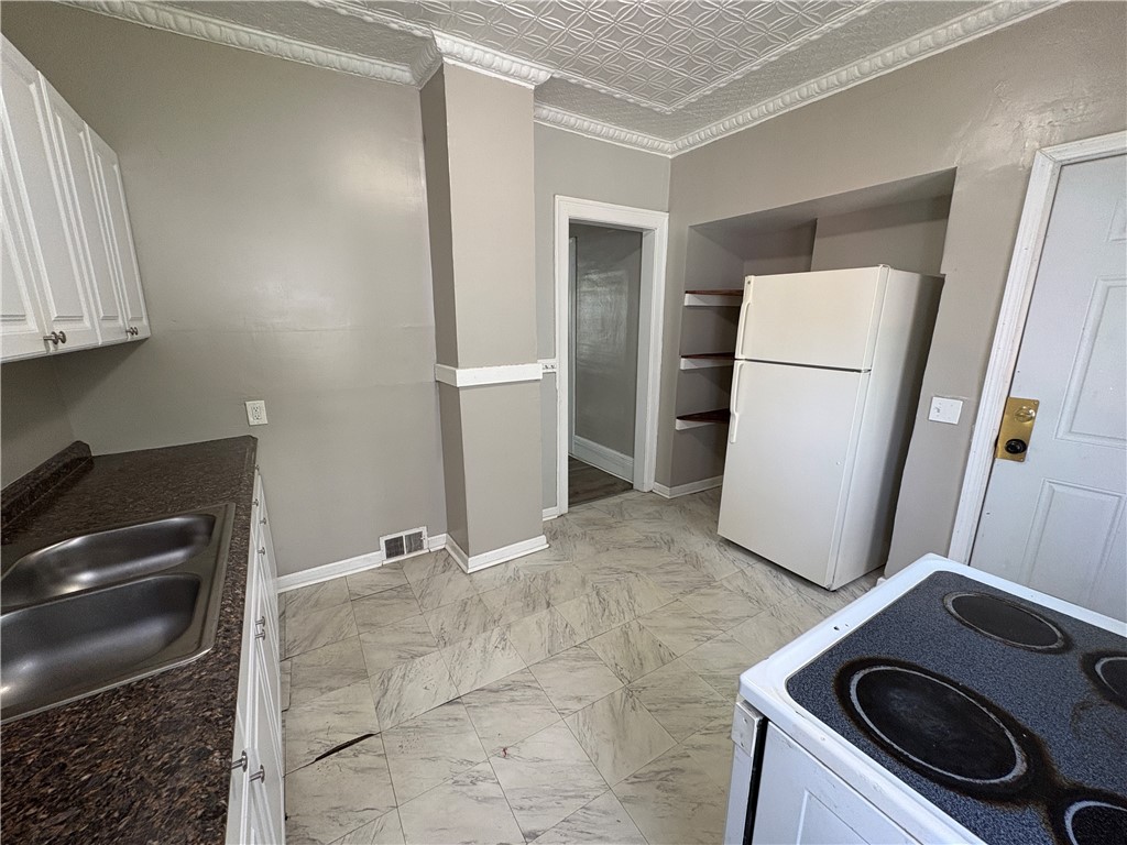 15 Home Place Rochester, NY 14611 - Photo 7 of 36
