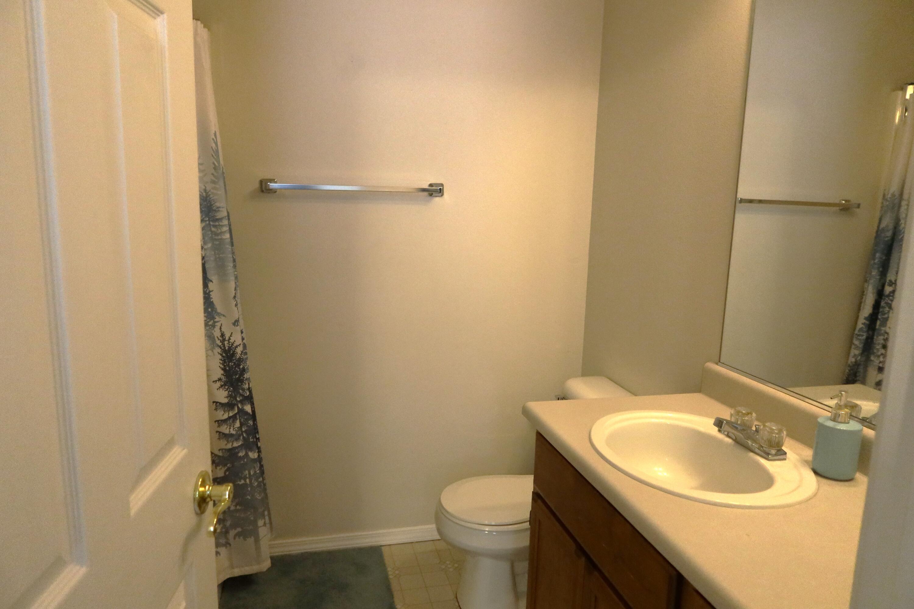 348 Sandi Way Eagle Point, OR 97524 - Photo 6 of 19 Primary Bath