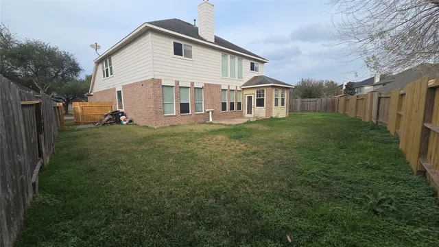 a view of a yard in front of house