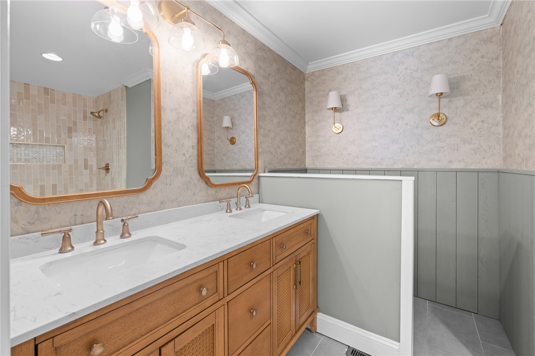 231 Kings Way Clemson, SC 29631 - Photo 13 of 43 Primary bathroom