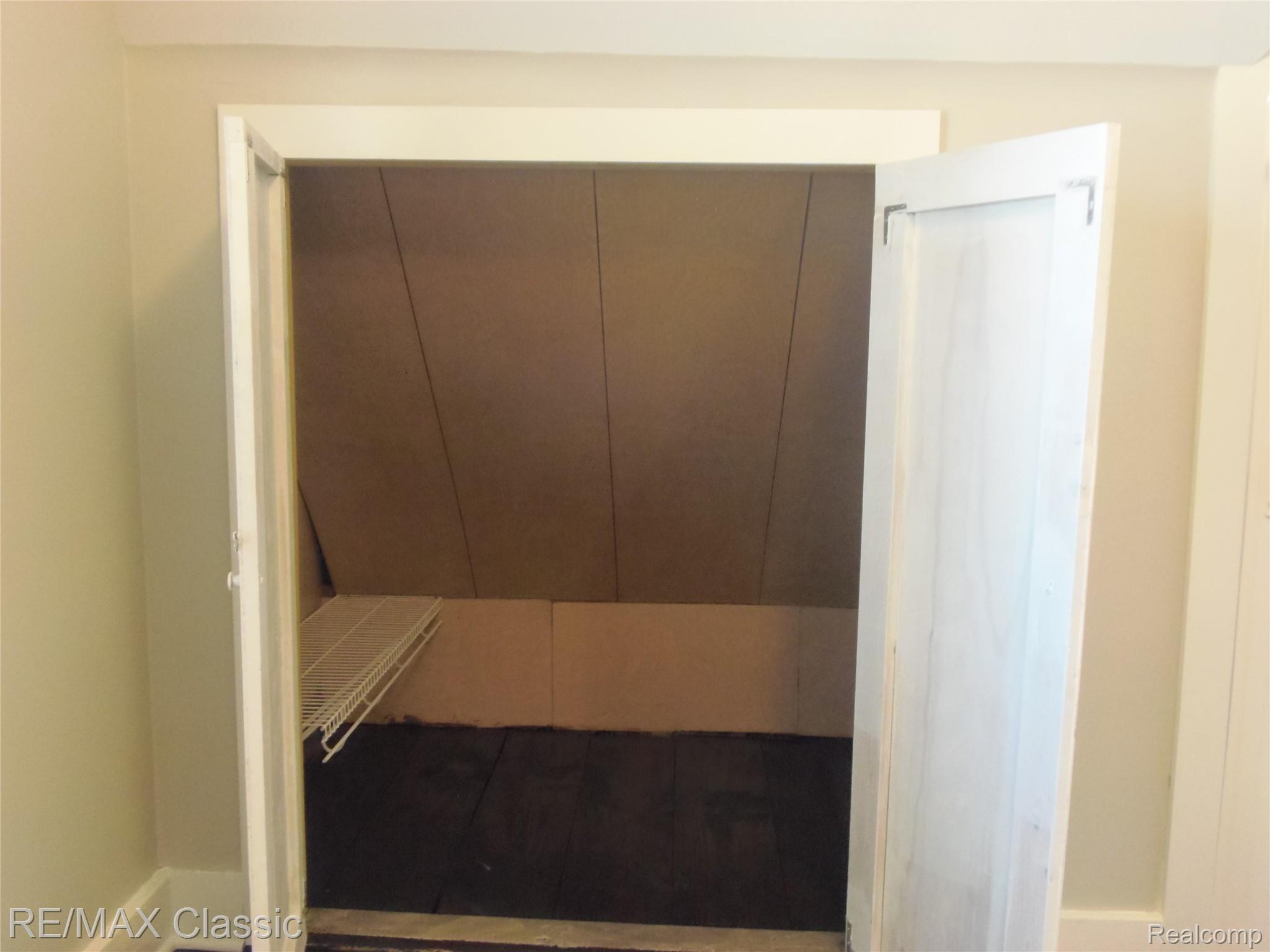 1190 Bangor Road Waterford, MI 48328 - Photo 28 of 44 Extra closet.jpg