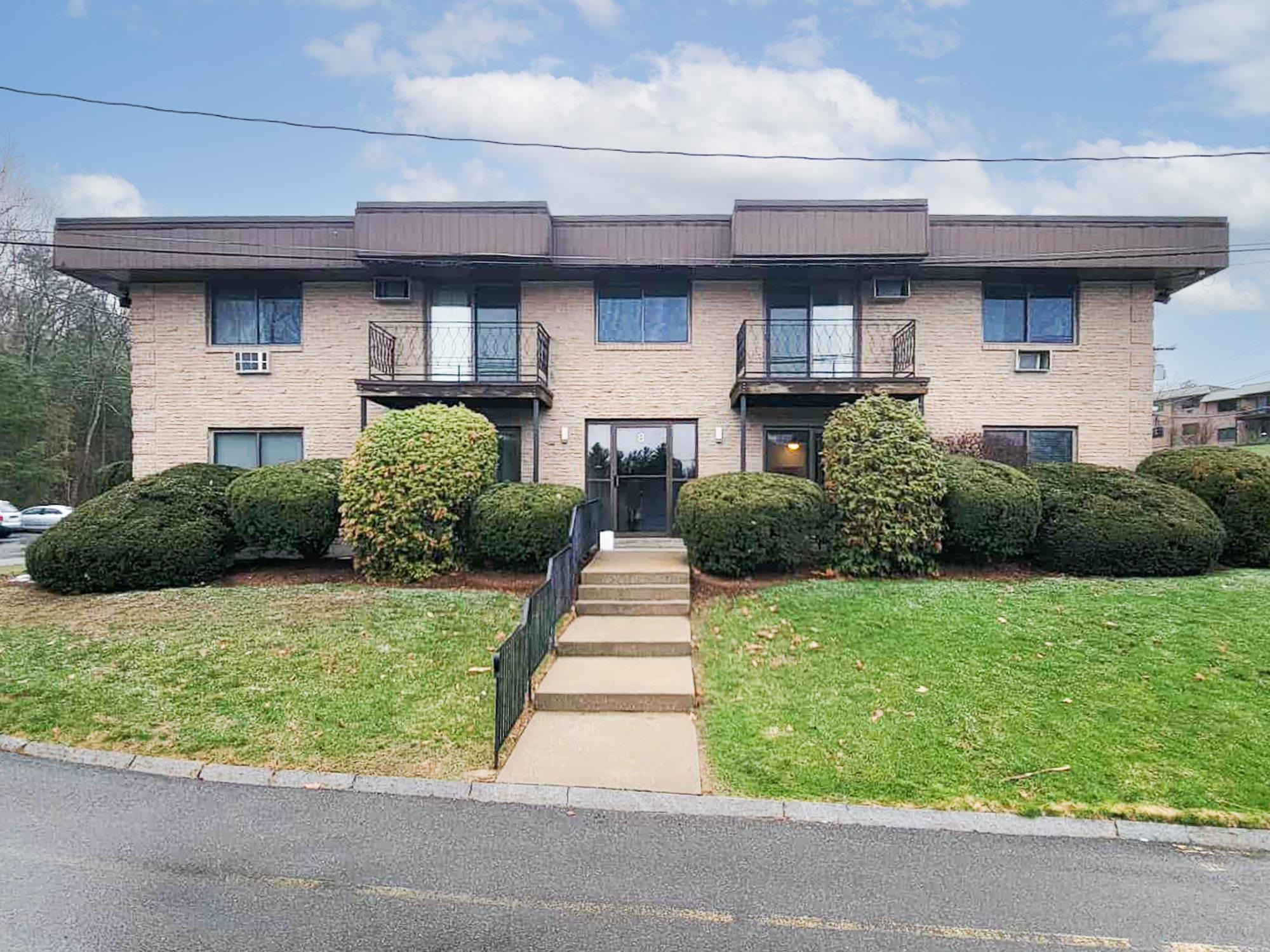 8 Strawberry Bank Road, Unit 11 Nashua, NH 03062 - Photo 12 of 17