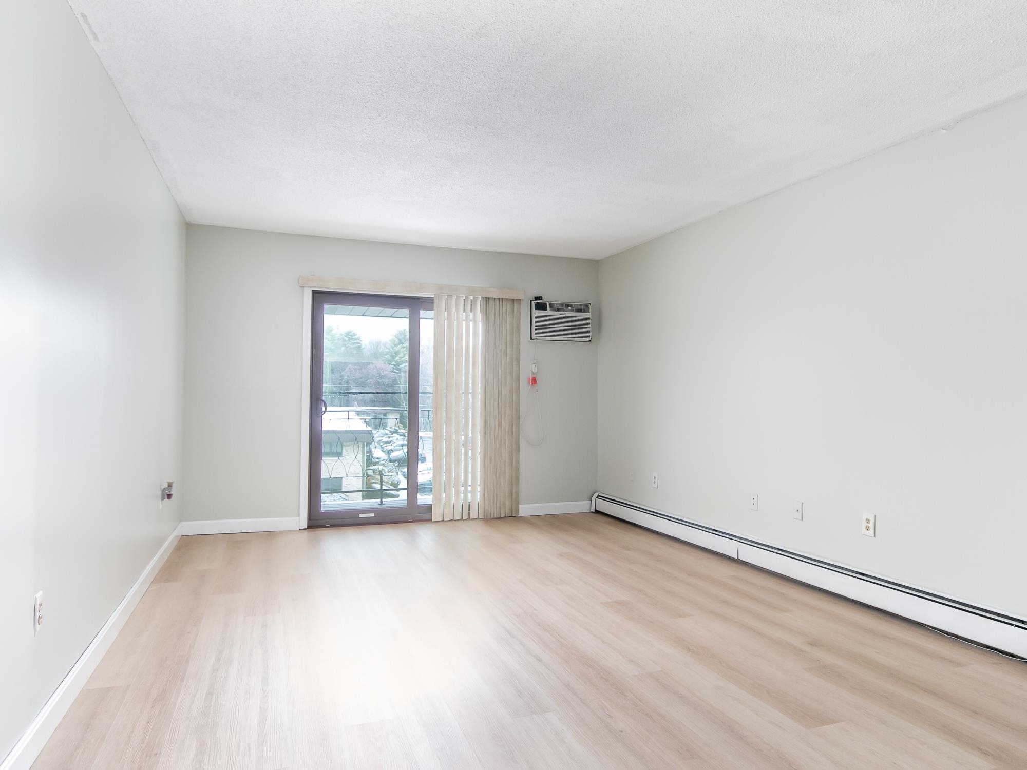 8 Strawberry Bank Road, Unit 11 Nashua, NH 03062 - Photo 4 of 17