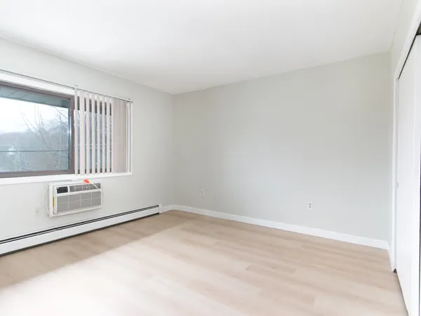 $2,100 | 8 Strawberry Bank Road, Unit 11, Nashua, NH 03062