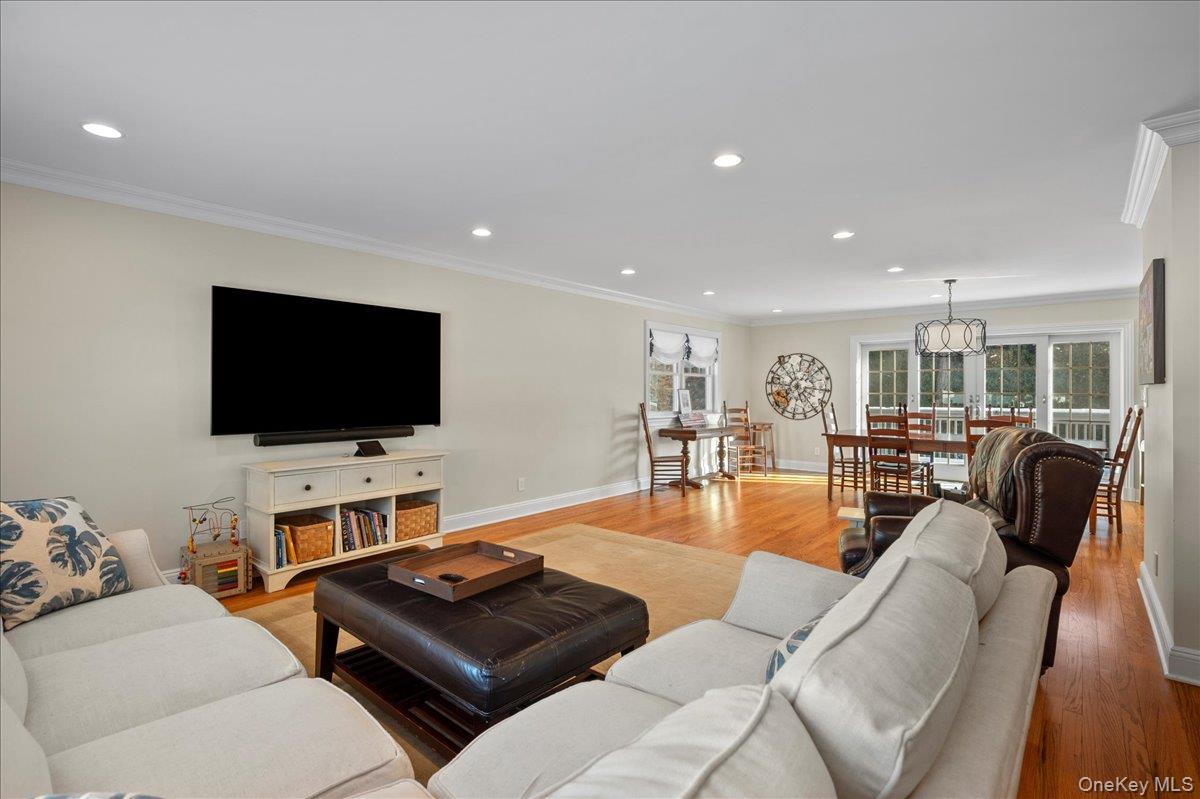 299 Stratton Road New Rochelle, NY 10804 - Photo 4 of 49
