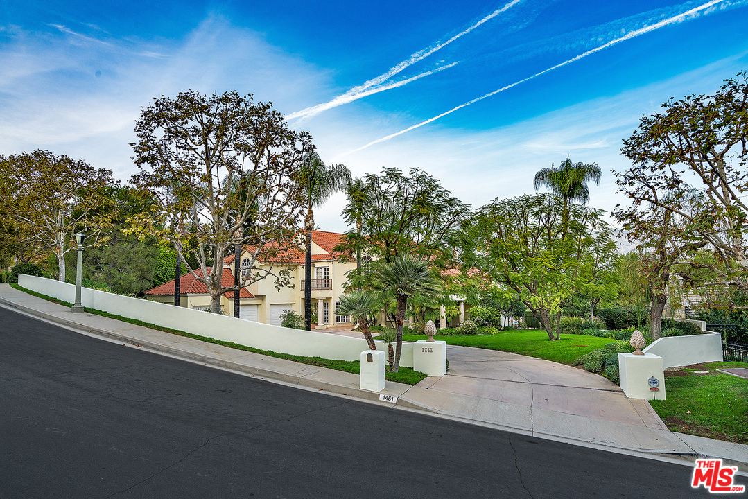 1451 Rutherford Drive Pasadena, CA 91103 - Photo 3 of 34 Gallery Image 3