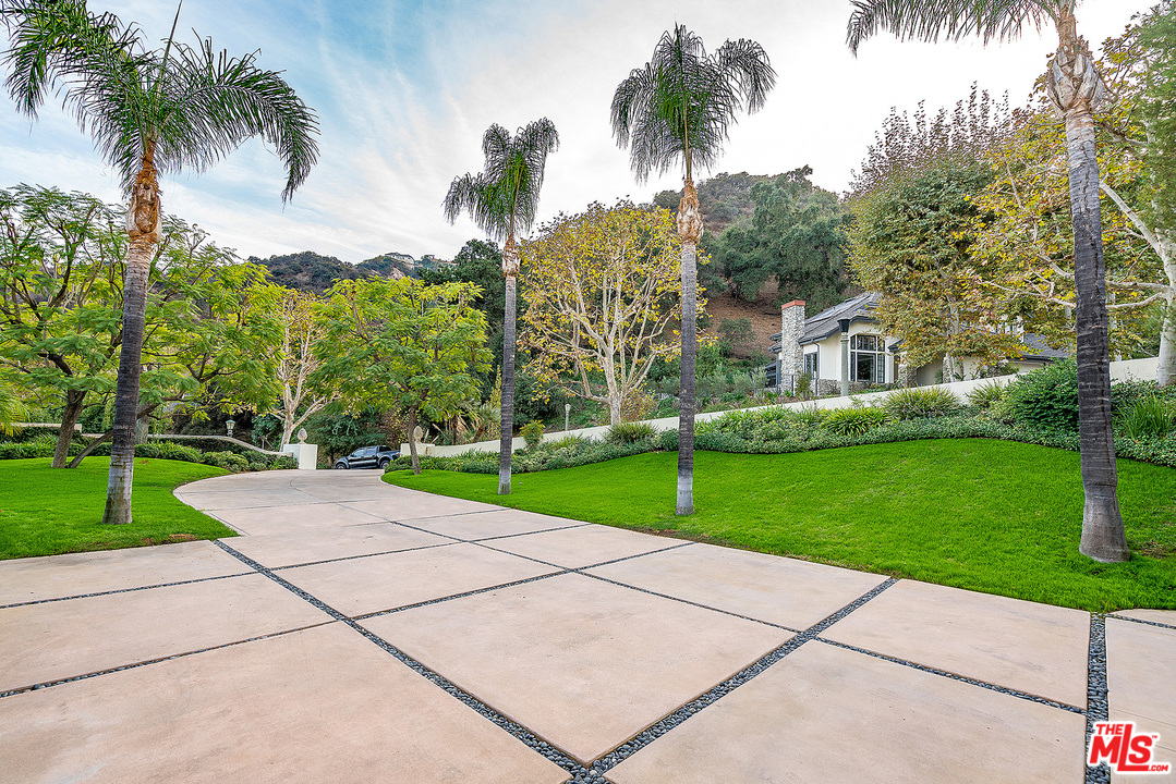 1451 Rutherford Drive Pasadena, CA 91103 - Photo 6 of 34 Gallery Image 6