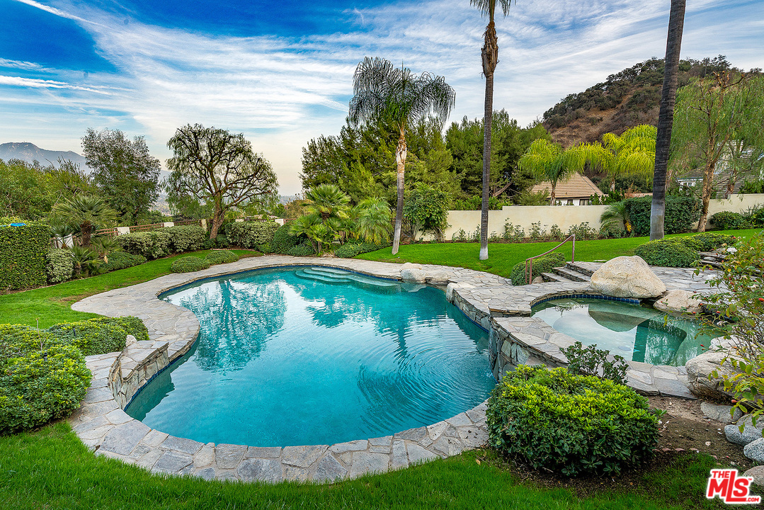 1451 Rutherford Drive Pasadena, CA 91103 - Photo 8 of 34 Gallery Image 8