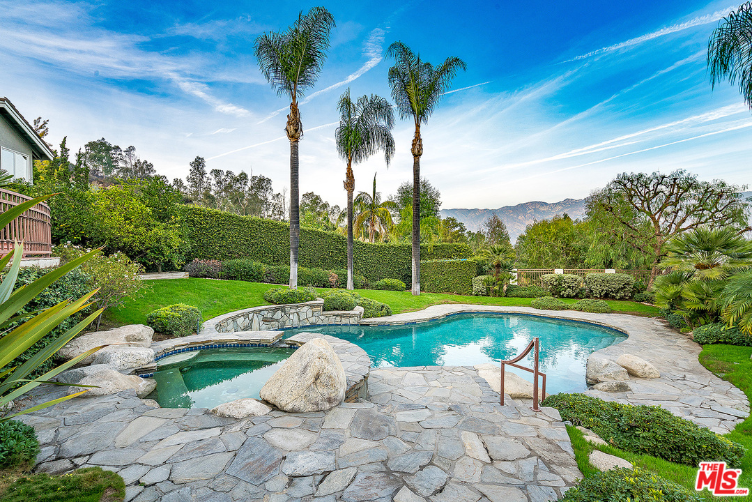 1451 Rutherford Drive Pasadena, CA 91103 - Photo 9 of 34 Gallery Image 9
