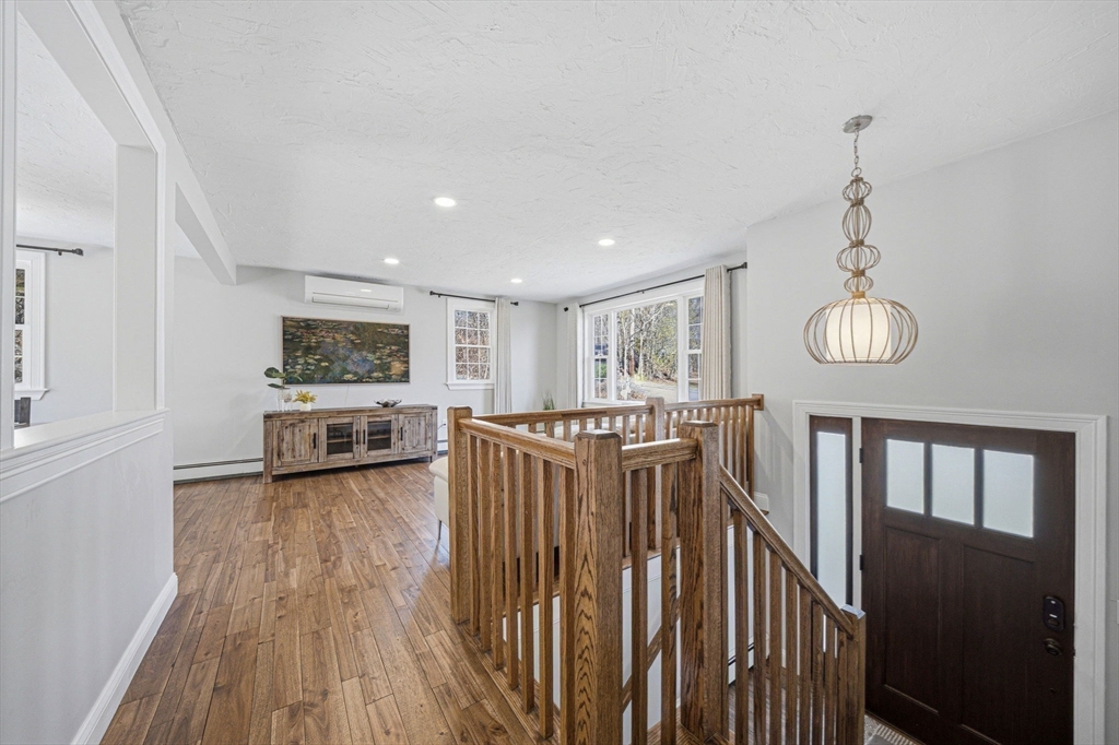 39 Blueberry Hill Road Woburn, MA 01801 - Photo 4 of 31
