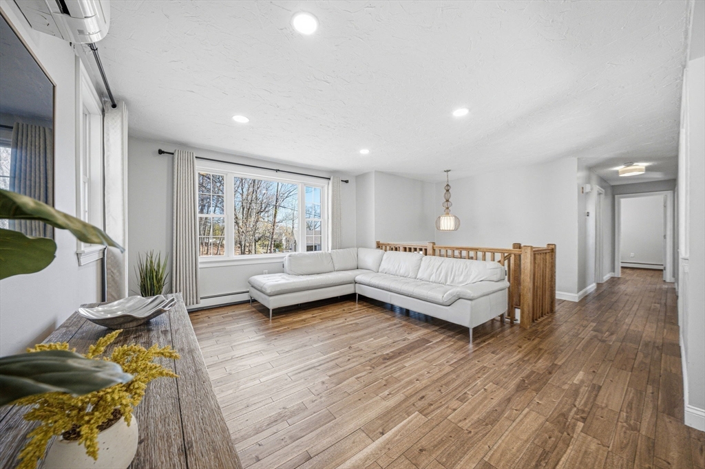 39 Blueberry Hill Road Woburn, MA 01801 - Photo 5 of 31