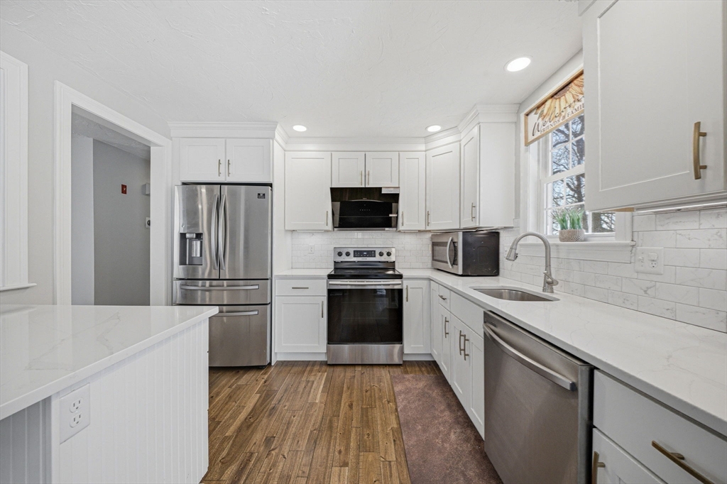 39 Blueberry Hill Road Woburn, MA 01801 - Photo 9 of 31