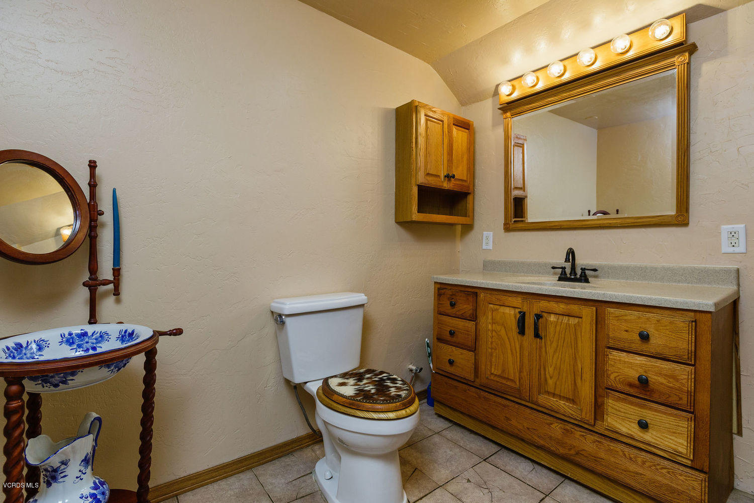 66 Chaparral Road Oak View, CA 93022 - Photo 26 of 49 017_17bathroom_2