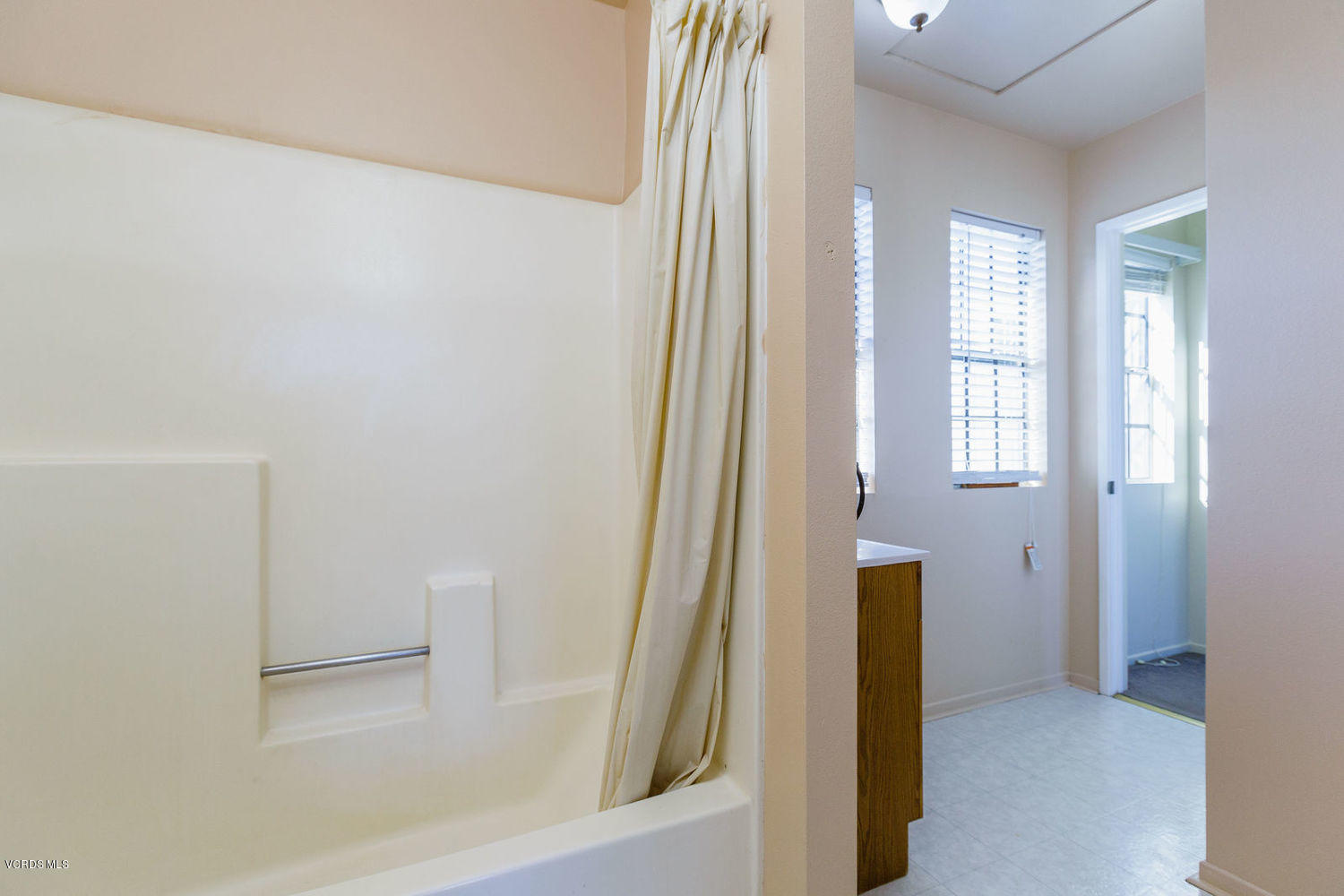 66 Chaparral Road Oak View, CA 93022 - Photo 34 of 49 010_10bathroom_1