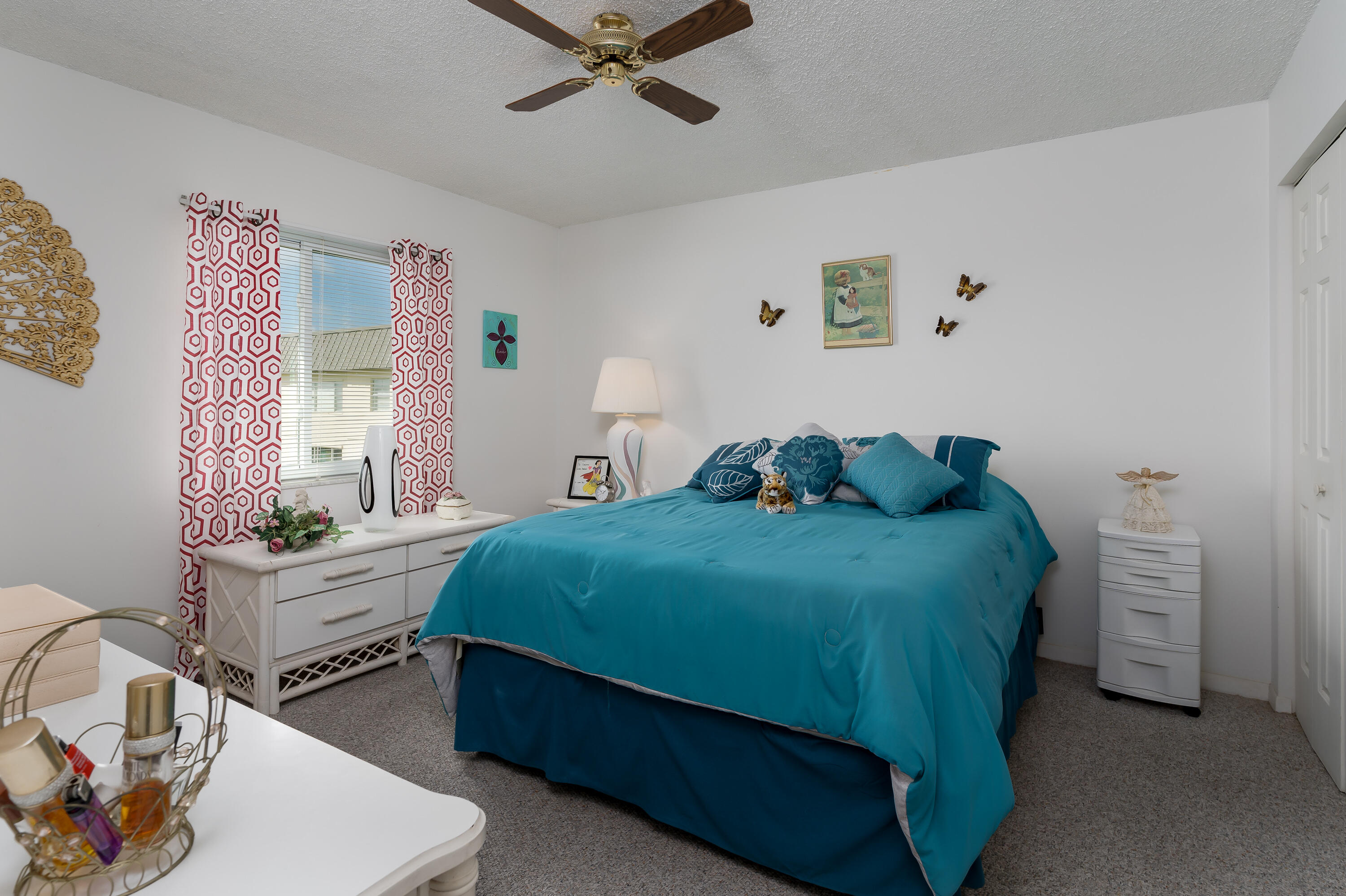 1010 Manatee Road, Unit B 305 Naples, FL 34114 - Photo 11 of 23 a bedroom with a bed and a window