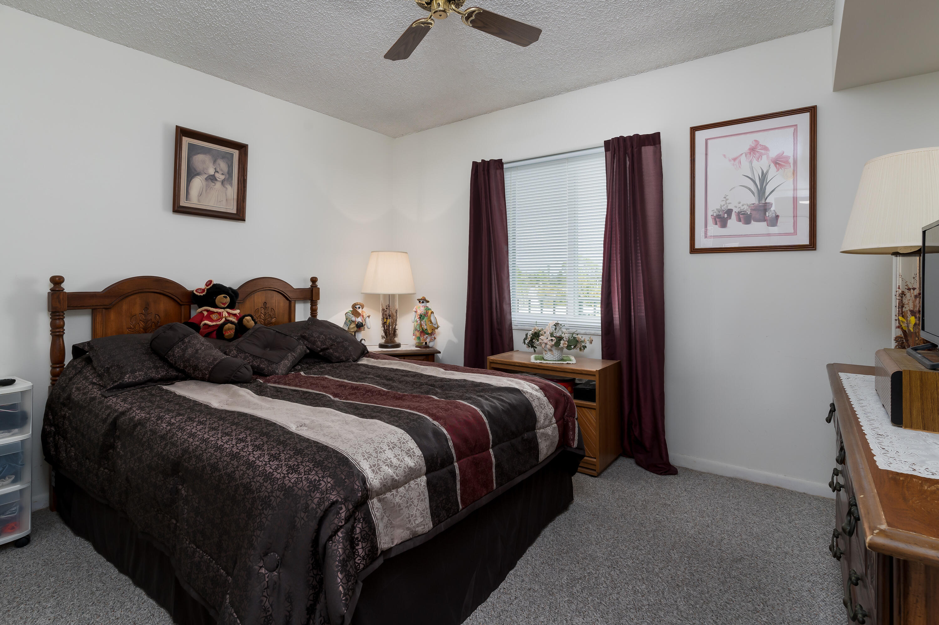 1010 Manatee Road, Unit B 305 Naples, FL 34114 - Photo 13 of 23 a bedroom with a bed and a window