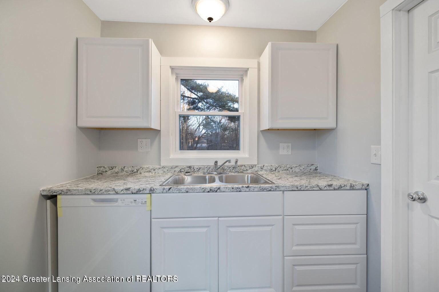 6125 Hilliard Road Lansing, MI 48911 - Photo 17 of 23 20240208192032601459000000-o