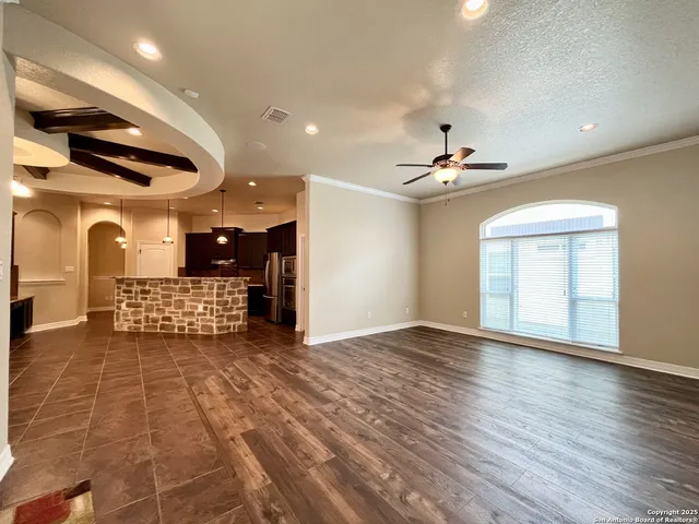 $2,800 | 8123 Poconos Run, San Antonio, TX 78255