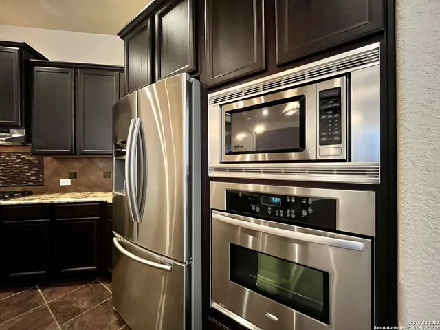 $2,800 | 8123 Poconos Run, San Antonio, TX 78255