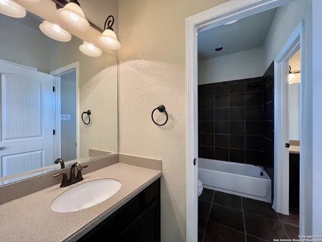 $2,800 | 8123 Poconos Run, San Antonio, TX 78255