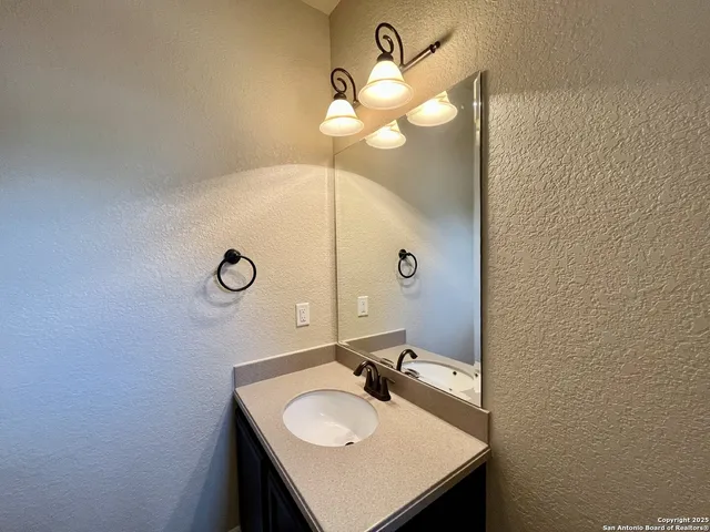 $2,800 | 8123 Poconos Run, San Antonio, TX 78255