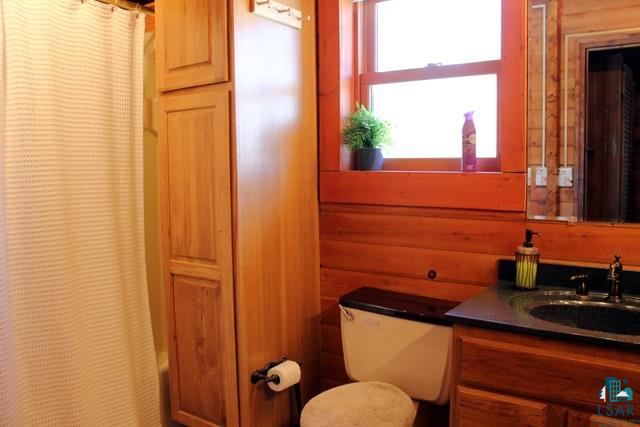 5261 North Tischer Road Duluth, MN 55804 - Photo 11 of 24 Bathroom