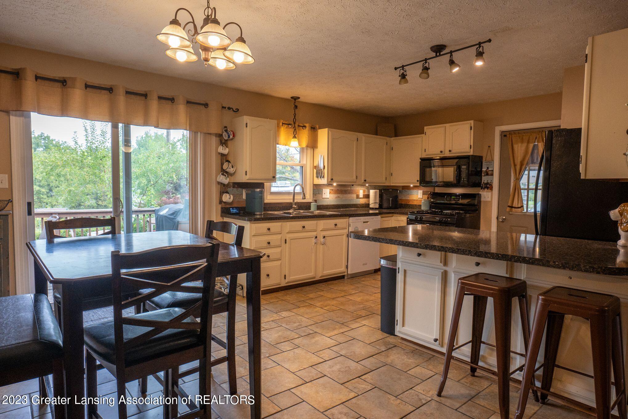 5190 Houston Road Eaton Rapids, MI 48827 - Photo 9 of 33 Dining Room