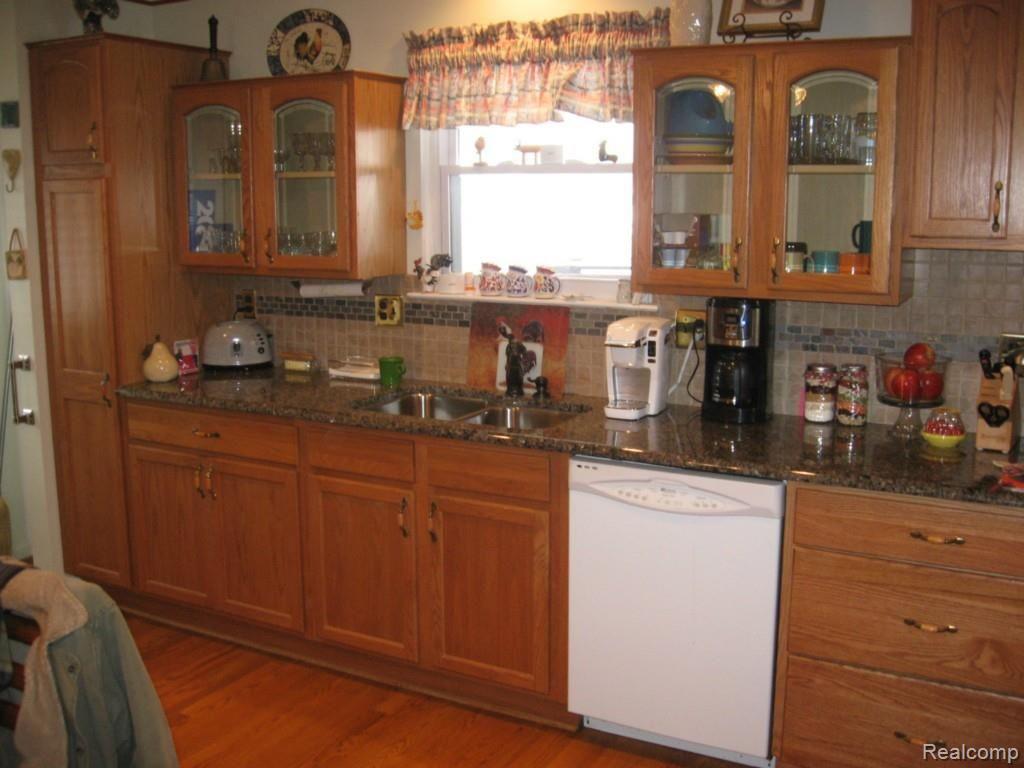 10825 Beech Daly Road Taylor, MI 48180 - Photo 5 of 24 Granite counter tops & ceramic back slash