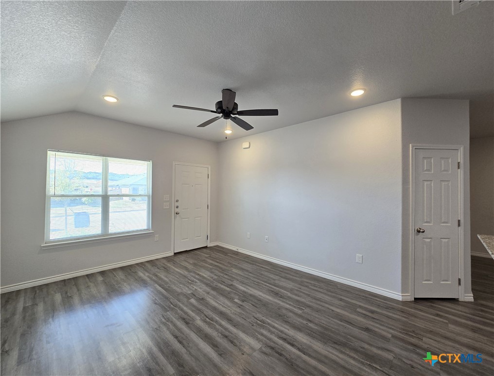 122 Wind Ridge Drive, Unit B Copperas Cove, TX 76522 - Photo 5 of 32 Gallery Image 5