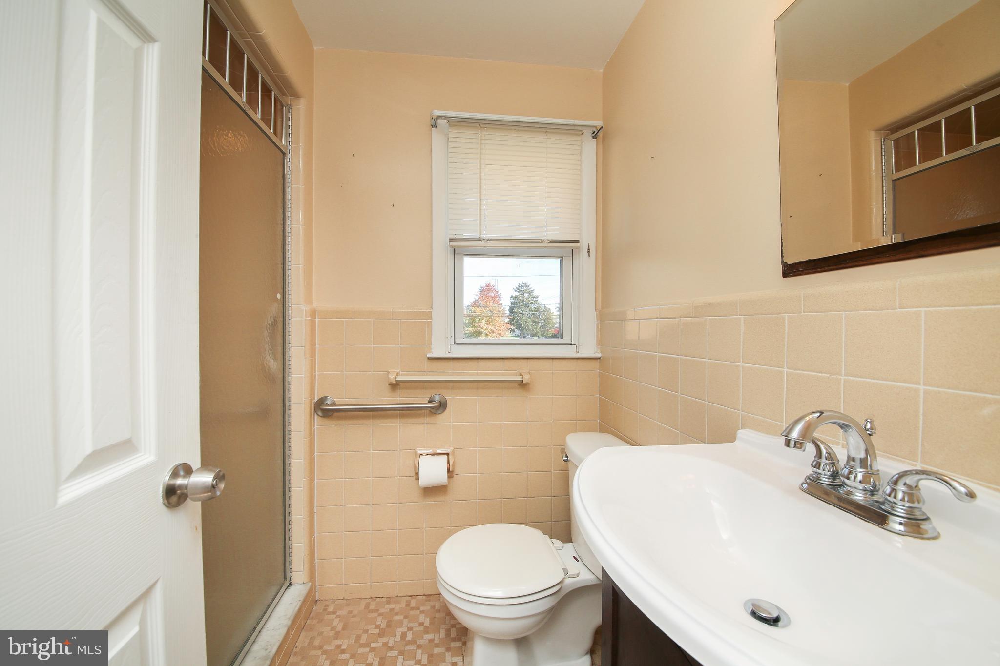 701 Hilltop Road Cinnaminson, NJ 08077 - Photo 28 of 34 Primary Bathroom