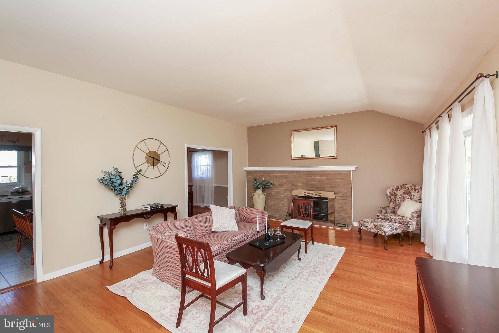 701 Hilltop Road Cinnaminson, NJ 08077 - Photo 8 of 34 Beautiful Living Room