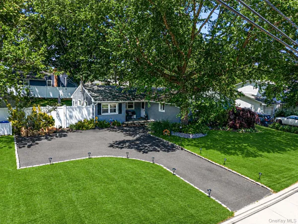 $600,000 | 16 Valley Street, Ronkonkoma, NY 11779