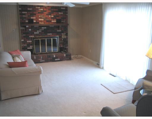 114 Lakeview Drive McKees Rocks, PA 15136 - Photo 2 of 8 Den/Family/Great Room.