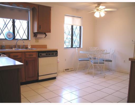 114 Lakeview Drive McKees Rocks, PA 15136 - Photo 4 of 8 Kitchen.