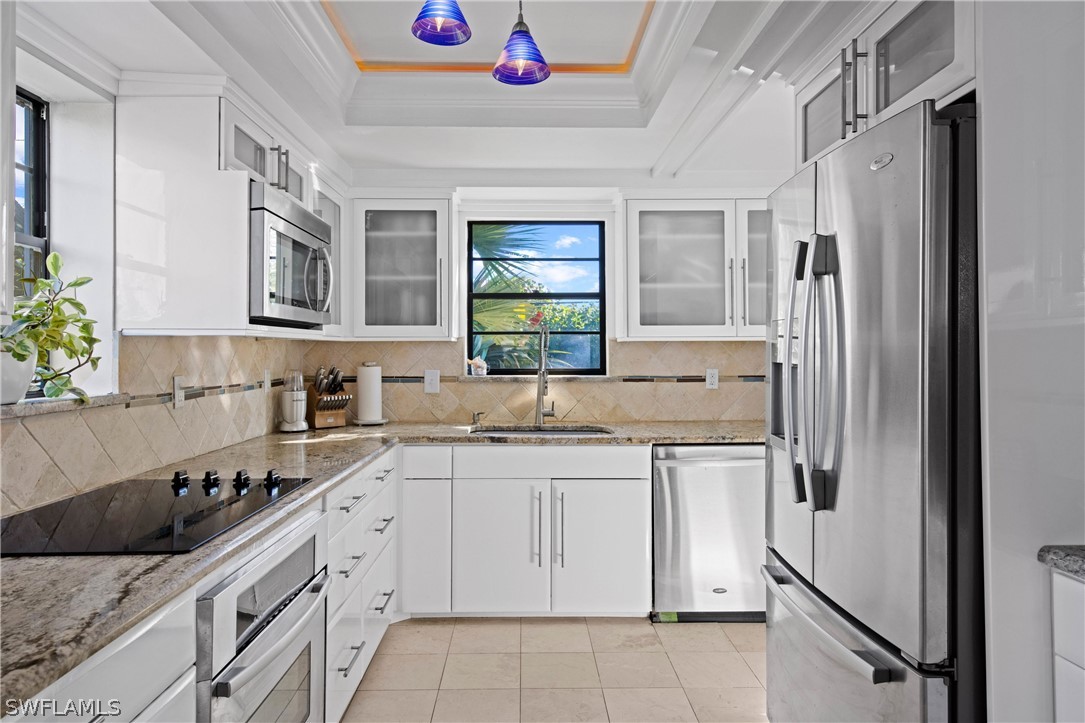 705 Rabbit Road Sanibel, FL 33957 - Photo 4 of 35 a kitchen with a sink stove and refrigerator