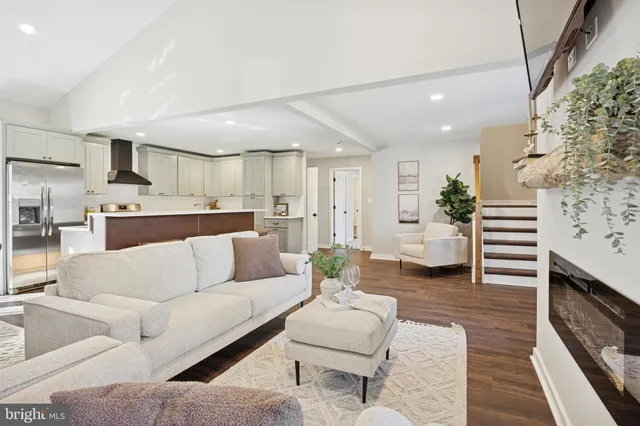 $489,000 | 27 Almond Lane, Levittown, PA 19055