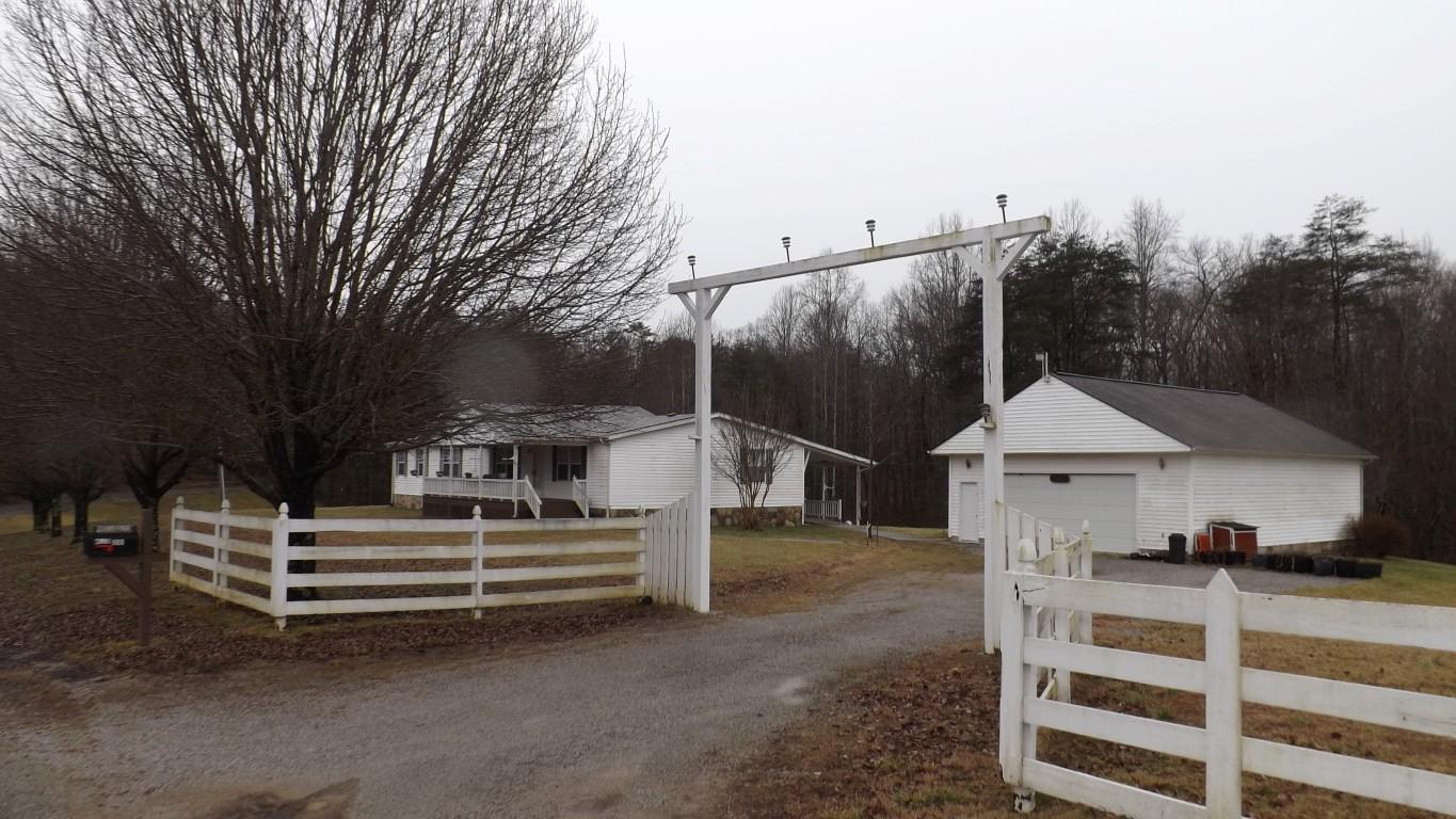 338 Firetower Road Grandview, TN 37337 - Photo 2 of 47 entrance & drive (Medium)