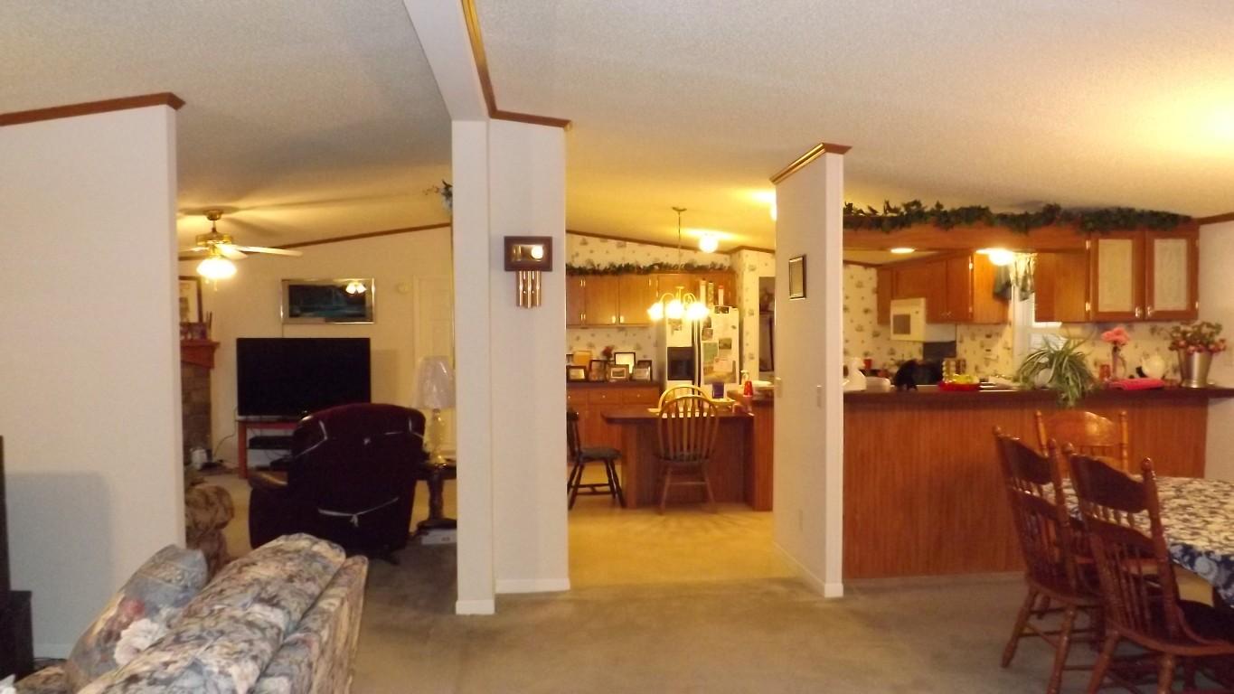 338 Firetower Road Grandview, TN 37337 - Photo 13 of 47 view from dining into kitchen (Medium)