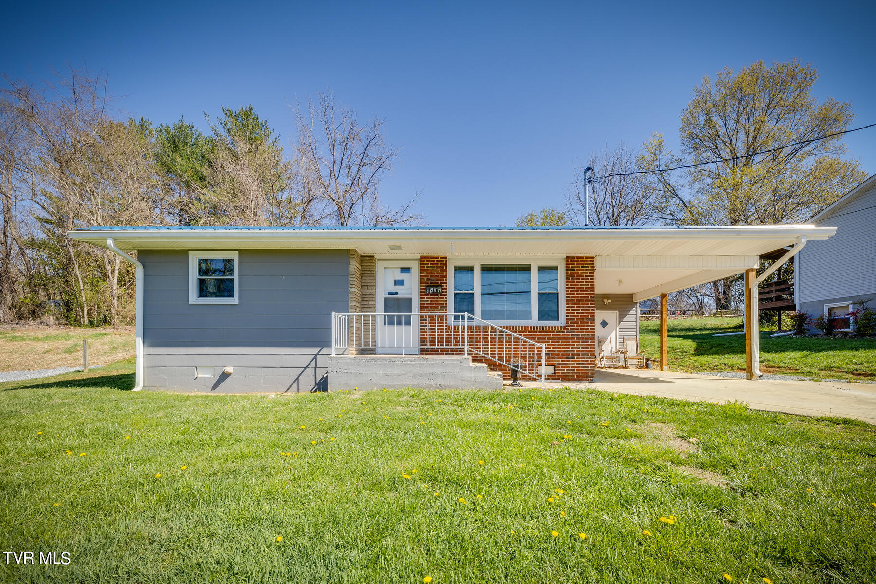 1307 Siam Road Elizabethton, TN 37643 - Photo 1 of 25 001