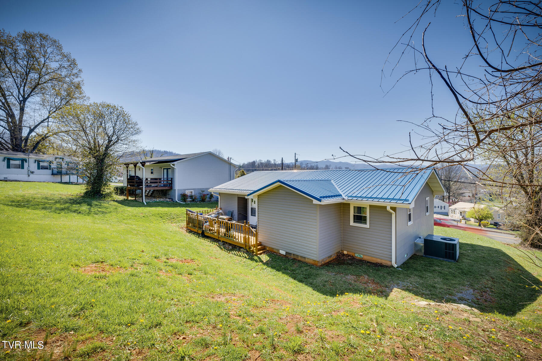 1307 Siam Road Elizabethton, TN 37643 - Photo 23 of 25 023