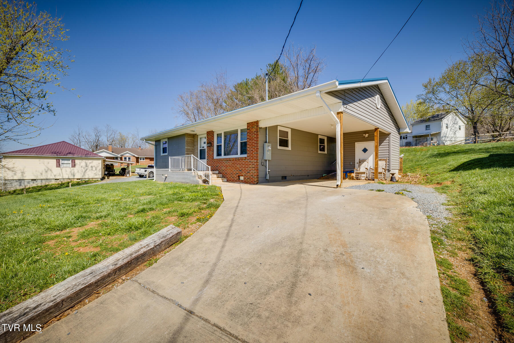 1307 Siam Road Elizabethton, TN 37643 - Photo 3 of 25 003