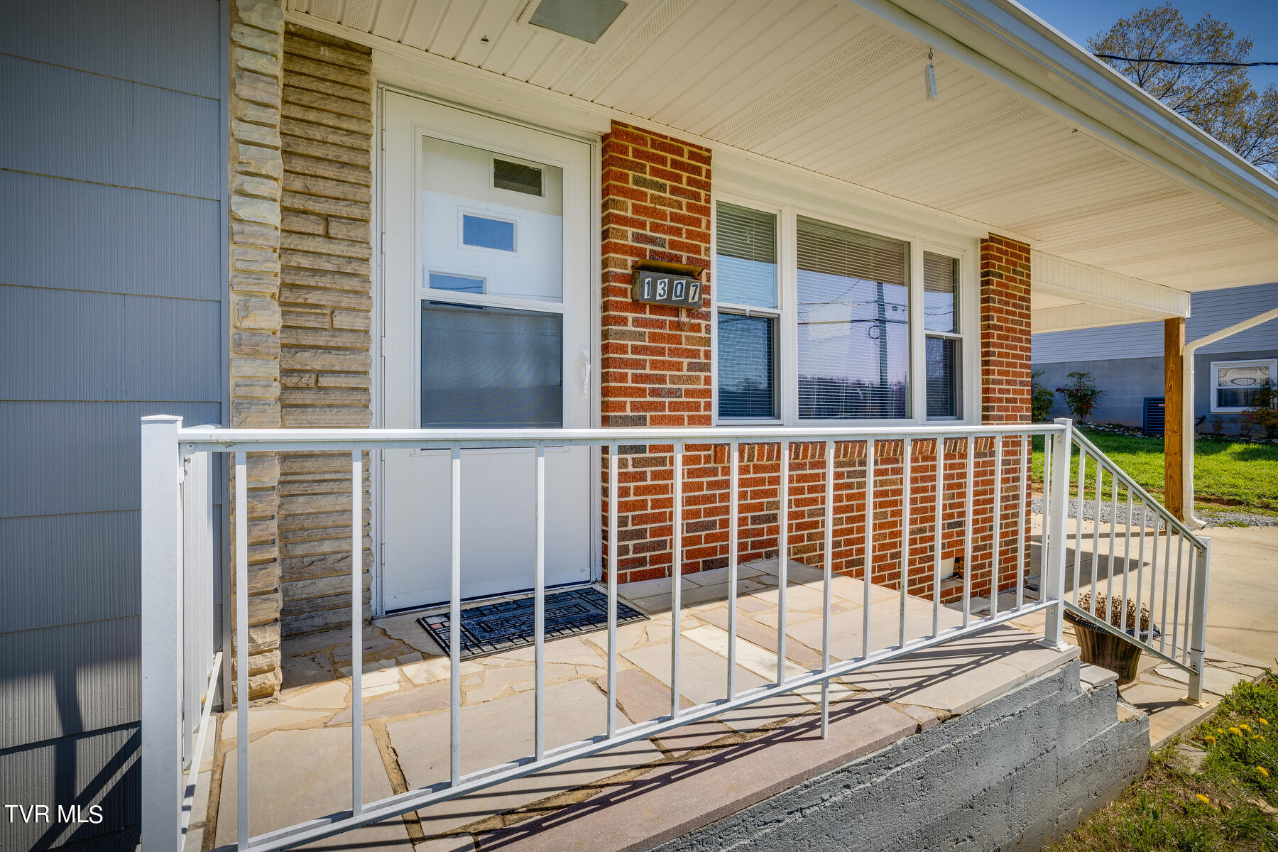 1307 Siam Road Elizabethton, TN 37643 - Photo 5 of 25 005
