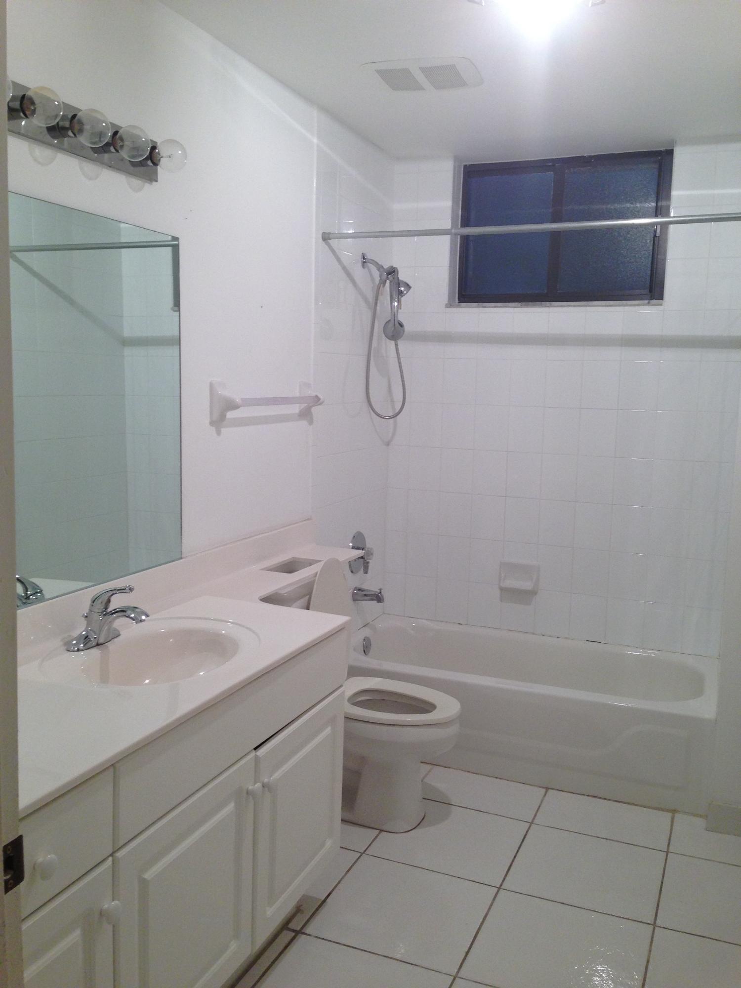 7546 La Paz Boulevard, Unit 107 Boca Raton, FL 33433 - Photo 9 of 9 Bathroom