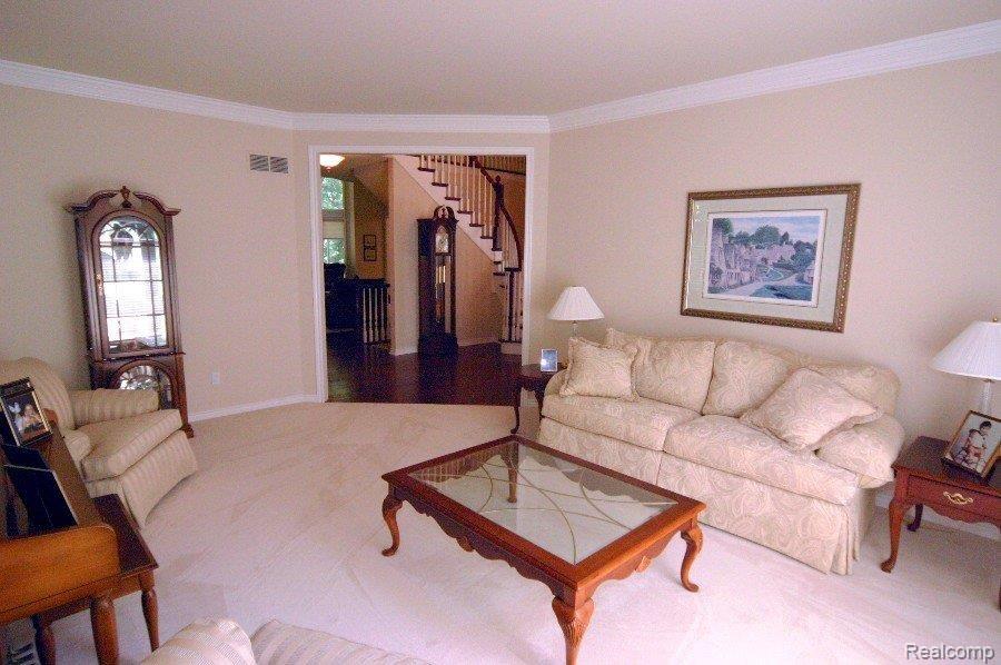 5592 Kirkridge Trail Rochester, MI 48306 - Photo 3 of 25 Living Room