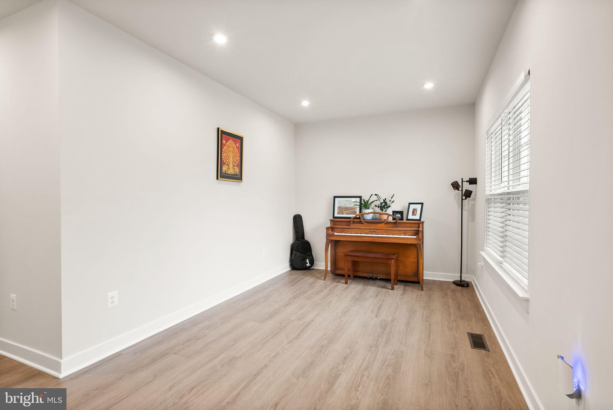 410 Greenstead Road Stafford, VA 22554 - Photo 8 of 54 Living Room