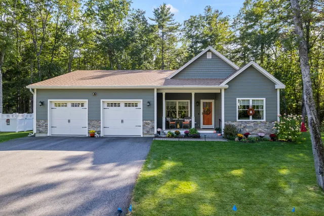 $798,700 | 55 Somerset Place, Topsham, ME 04086